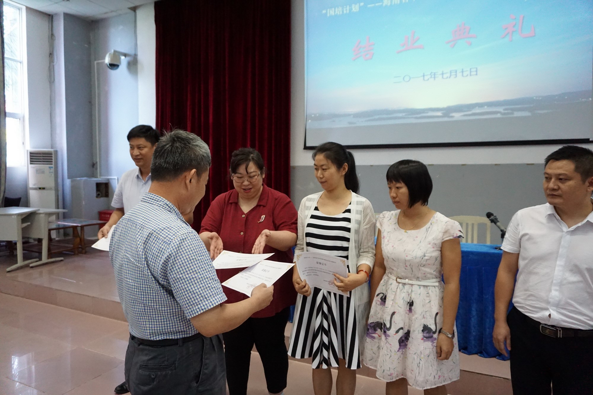 william英国中文官网2014年“国培计划”——海南省青年教师成长助力研修项目总结会